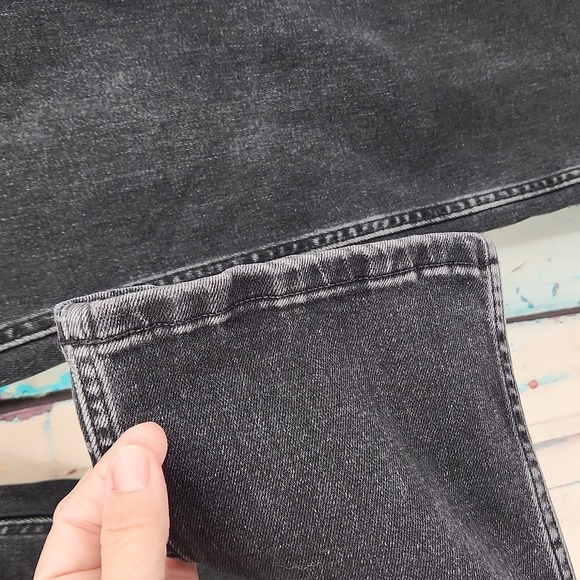 Everlane The Cheeky Bootcut Cropped Jeans in Washed Black - Picture 4 of 7